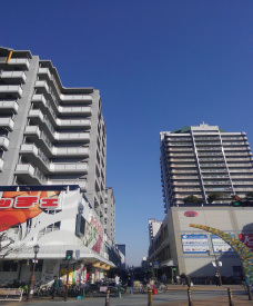 尼崎駅から徒歩5分。ラクラク通学。